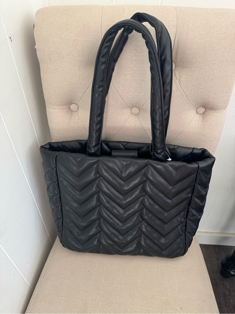 Quilted Simply VERA VERA WANG Tote Bag - Black